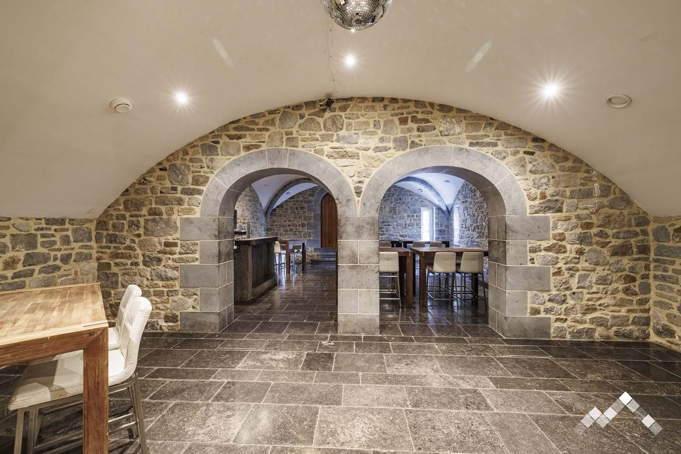 Luxe villa met binnenzwembad voor 24 personen in Durbuy
