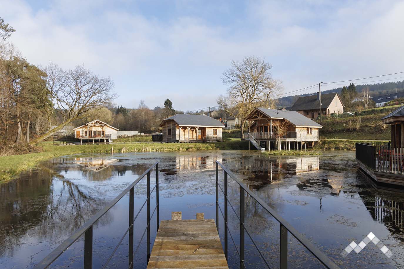 Paalwoningen in Gedinne voor 20 personen met beveiligde fietsenstalling