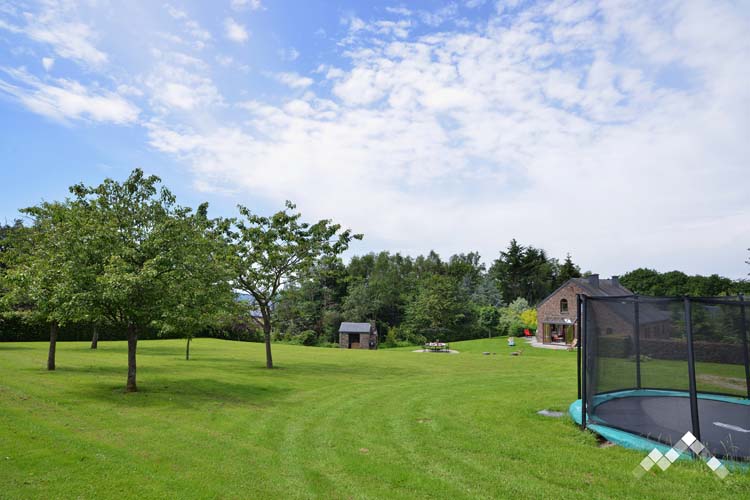 Villa proche de la forêt à Manhay pour 14 personnes et 1 chien avec sauna, billard, kicker et module de jeux