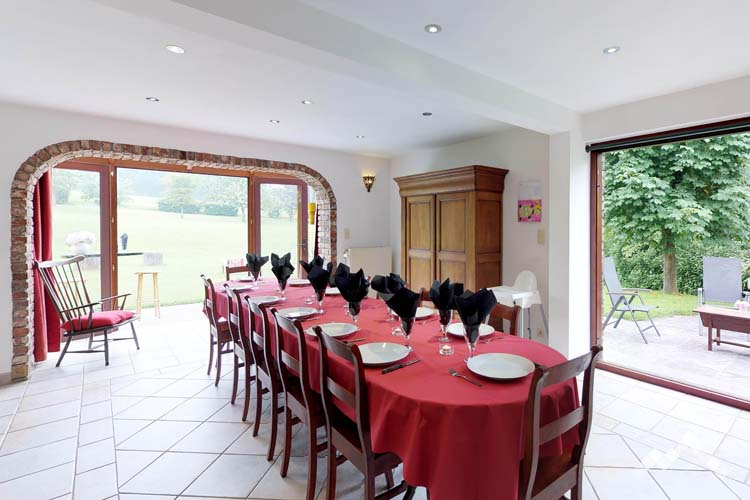 Villa proche de la forêt à Manhay pour 14 personnes et 1 chien avec sauna, billard, kicker et module de jeux