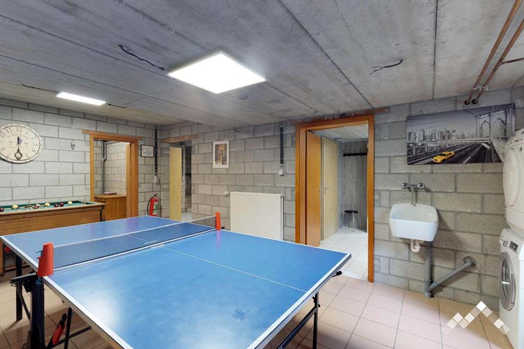 Villa proche de la forêt à Manhay pour 14 personnes et 1 chien avec sauna, billard, kicker et module de jeux