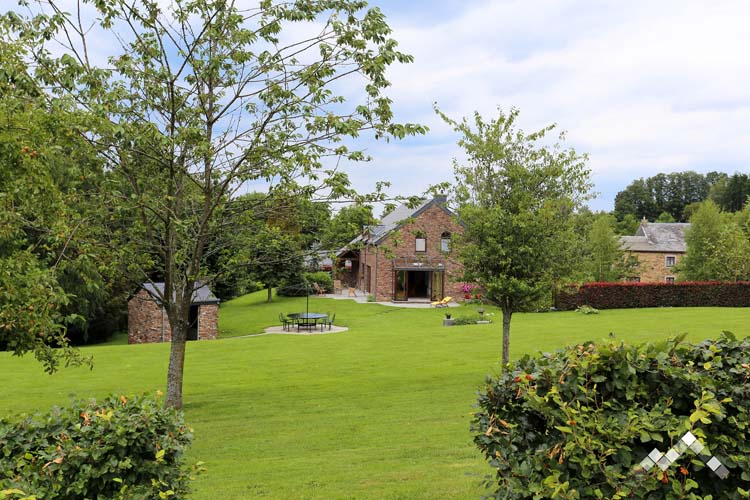 Villa proche de la forêt à Manhay pour 14 personnes et 1 chien avec sauna, billard, kicker et module de jeux