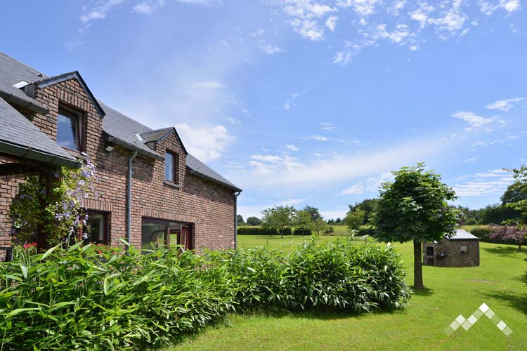 Villa proche de la forêt à Manhay pour 14 personnes et 1 chien avec sauna, billard, kicker et module de jeux