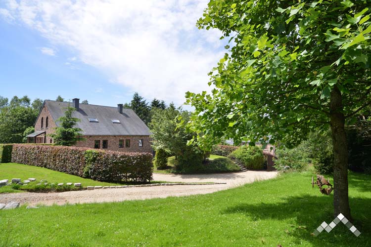 Villa proche de la forêt à Manhay pour 14 personnes et 1 chien avec sauna, billard, kicker et module de jeux