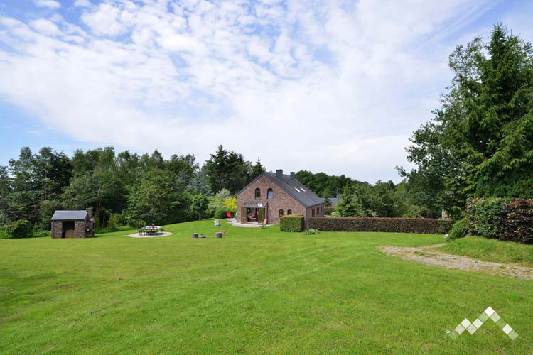 Villa proche de la forêt à Manhay pour 14 personnes et 1 chien avec sauna, billard, kicker et module de jeux