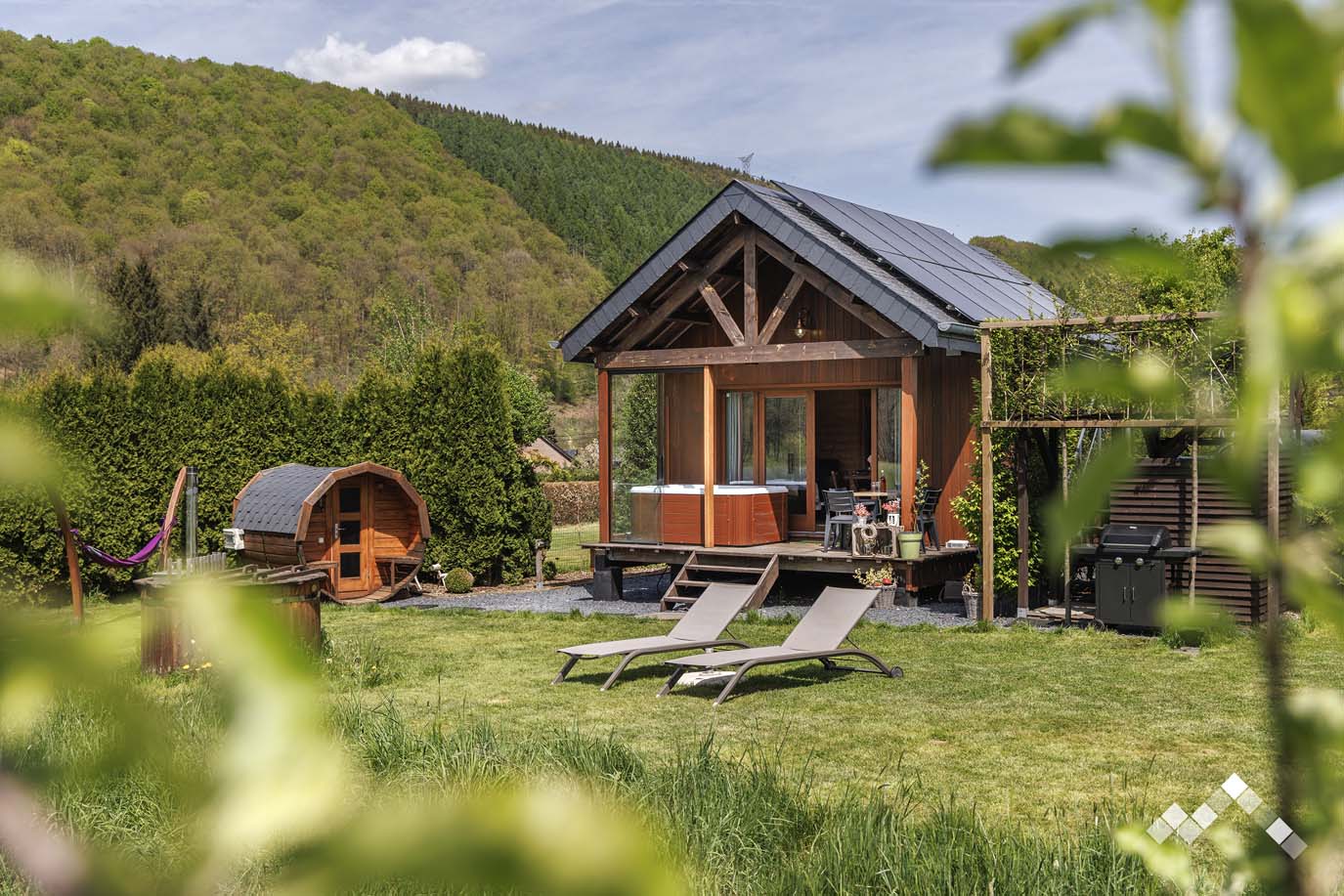 Cabane voor 4 personen en 2 honden in Trois-Ponts met zwembad, sauna en jacuzzi