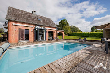 Maison de vacances à Durbuy pour 7 personnes (+1 bébé) et 2 chiens avec piscine, sauna, terrasse d’été et jardin clôturé