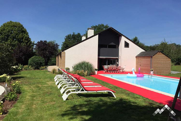 Maison de vacances proche de Durbuy pour 8 personnes (+1 bébé) et 1 chien avec piscine