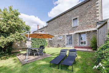 Cottage à Vaux-sur-Sûre pour 4 personnes (+ 1 bébé) et 2 chiens avec jacuzzi, terrasse et jolie vue sur paysage vallonné