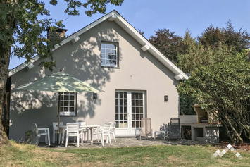 Vakantiehuis in Bastogne voor 6 personen en 2 baby’s met zwembad, kinderspeelmodule en uitzicht op het platteland