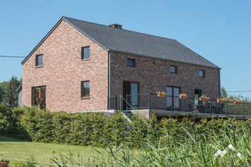 Maison de vacances à Beauraing pour 12 personnes (+1 bébé) et 2 chiens avec terrasse panoramique, kicker et module de jeux