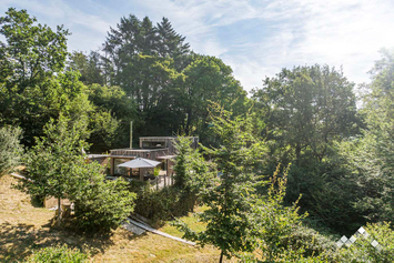 Hut met buitenspelen voor 4 personen en 1 baby in Houyet