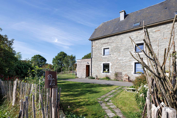 Maison ardennaise à Bertrix pour 6 personnes (+1 bébé) et 1 chien avec terrasse et jardin clôturé 
