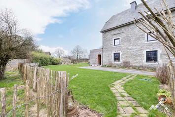 Maison ardennaise à Bertrix pour 6 personnes (+1 bébé) et 1 chien avec terrasse et jardin clôturé 