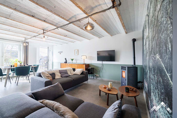 Gîte de charme à Paliseul pour 4 personnes (+1 bébé) et 2 chiens et module de jeux