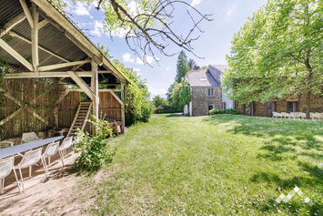 Gîte de groupe au style épuré à Daverdisse pour 32 personnes avec piste de pétanque et vue panoramique