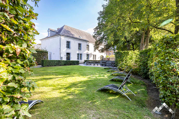Grote luxueuze vakantiewoning in Hastière voor 26 personen (+2 baby's) met wellness, biljart, speelmodule en speelzaal