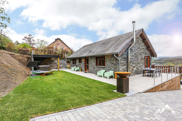 Chalet à Durbuy pour 4 personnes et 1 chien avec jacuzzi 