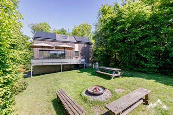 Chalet in Durbuy voor 8 personen (+1 baby) met panoramisch terras, sauna, brasero en pingpong