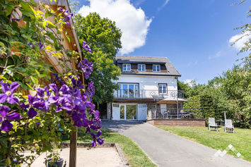 Cottage à Ferrières pour 10 personnes et 1 bébé avec pétanque, ping-pong et terrasses au départ de promenades