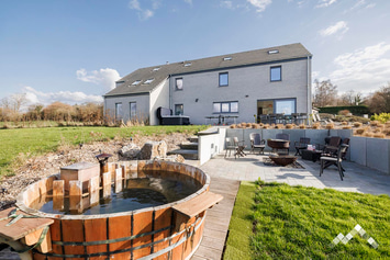 Vakantiehuis in Ferrières voor 12 personen (+1 baby) met jacuzzi, hottub, brasero en panoramisch uitzicht