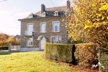 Villa de luxe à Gouvy pour 14 personnes (+1 bébé) avec jacuzzi, air-hockey, billard et module de jeux pour enfants.