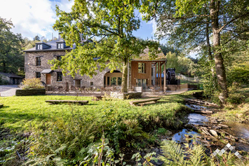 Moulin de luxe à Bouillon pour 20 personnes et 1 chien avec piscine, sauna, billard et parc à daims