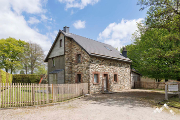 Maison ardennaise à Waimes pour 10 personnes (+2 bébés) avec hammam, sauna, pétanque et module de jeux