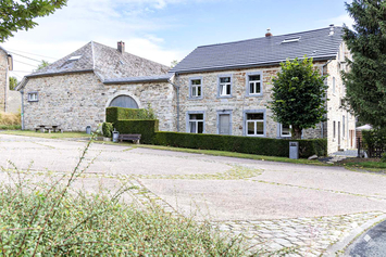 Grand gîte proche du Lac de Robertville pour 19 personnes et 2 chiens avec piscine, wellness, pétanque, jeux intérieurs et extérieurs