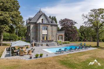 Manoir avec piscine, sauna, parc à daims, jeux intérieurs et extérieurs pour 15 personnes à Marche-en-Famenne