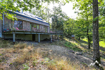 Chalet au pied du Golf de Durbuy pour 6 personnes (+1 bébé) et 2 chiens avec module de jeux pour enfants