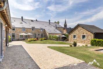 Grand gîte de groupe avec accès PMR à Gedinne pour 40 personnes avec loisirs intérieurs, extérieurs, salle de séminaire, brasero et abri-vélos