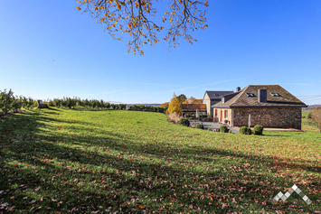 Maison de vacances à Gouvy pour 6 personnes et 1 chien avec salle de jeux, pétanque et vue sur la campagne