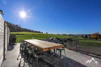 Gîte insolite à Gouvy pour 8 personnes (+1 bébé) et 2 chiens avec billard, kicker, pétanque et terrasse panoramique