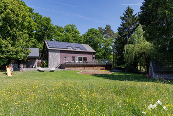 Chalet à Hotton pour 14 personnes (+1 bébé) avec sauna, jeux, coin barbecue et vue panoramique
