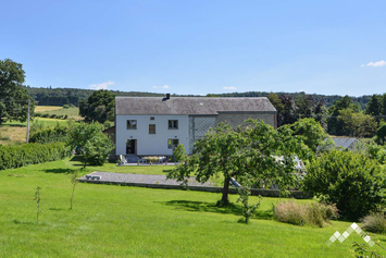 Maison ardennaise à Hotton pour 8 personnes (+1 bébé) avec ping-pong, pétanque et grand jardin