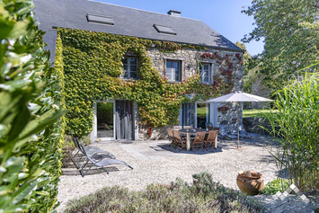 Gîte de charme à Hotton pour 8 personnes avec billard et pétanque au départ de promenades en forêt
