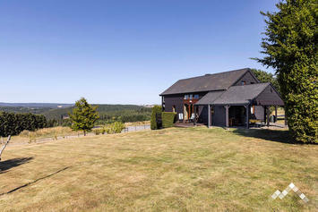 Chalet in Houffalize voor 4 personen (+1 baby) met panoramisch uitzicht over de Ourthevallei
