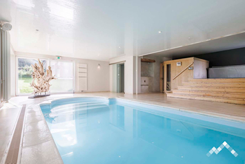 Groot vakantiehuis in Houffalize voor 22 personen met binnenzwembad, sauna en jacuzzi