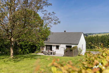 Gîte proche du Hérou à Houffalize pour 6 personnes et 1 chien avec cabane pour enfants