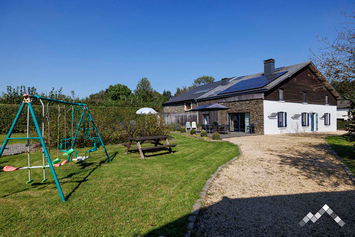 Maison ardennaise à Houffalize pour 11 personnes avec wellness, pétanque, jeux et abri vélos