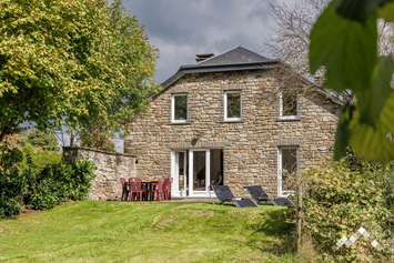 Maison ardennaise à Nisramont pour 9 personnes et 1 chien avec sauna finlandais, kicker et vue sur la campagne