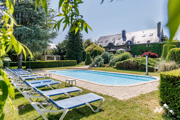 Maison ardennaise avec piscine extérieure et sauna pour 20 personnes à La Roche