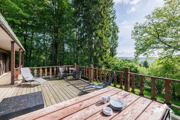 Chalet in het bos in La Roche voor 10 personen en 2 baby’s met 1 hond, met panoramisch terras, petanque, speelzaal en speelelementen