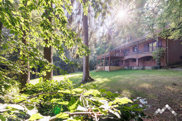 Chalet in het bos in La Roche voor 10 personen en 2 baby’s met 1 hond, met panoramisch terras, petanque, speelzaal en speelelementen