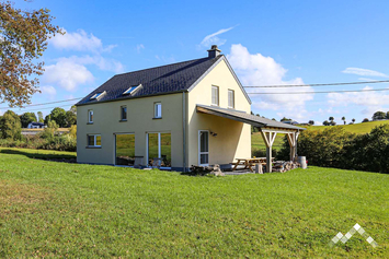 Vakantiehuis in La Roche voor 8 personen en 1 baby, met overdekt terras en grote tuin midden in het platteland