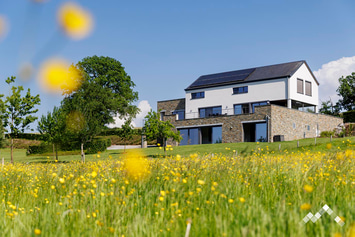Luxe villa in La Roche voor 8 personen met binnenzwembad, biljart en tafelvoetbal