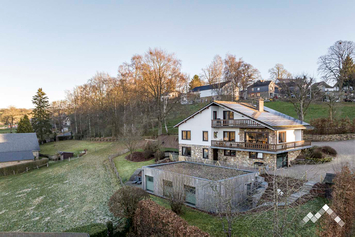 Luxueux chalet à Malmedy pour 9 personnes avec piscine intérieure, sauna, kicker et terrasse panoramique