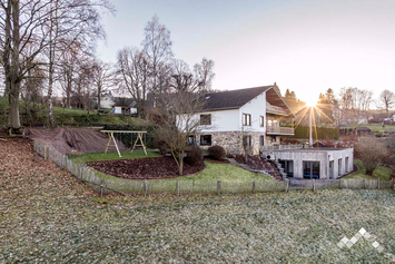 Chalet de luxe à Malmedy pour 13 personnes avec piscine, sauna, kicker et vue sur la vallée