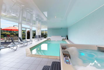 Villa de luxe à Malmedy pour 9 personnes avec piscine, wellness, pétanque, kicker, module de jeux et abri vélos